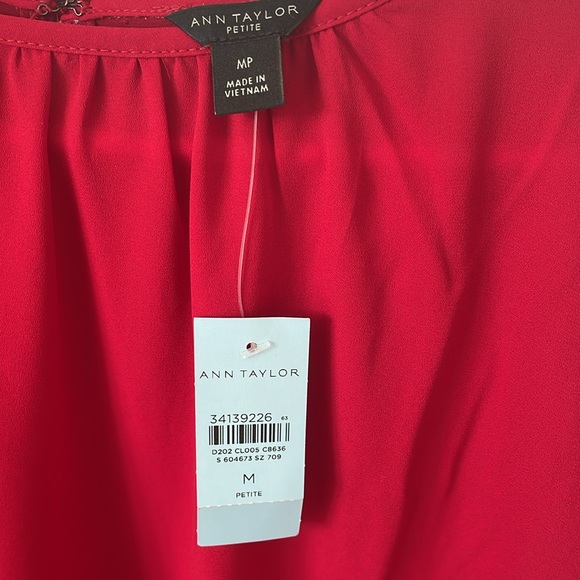 NWT Ann Taylor Blouse Medium Petite - Picture 2 of 2
